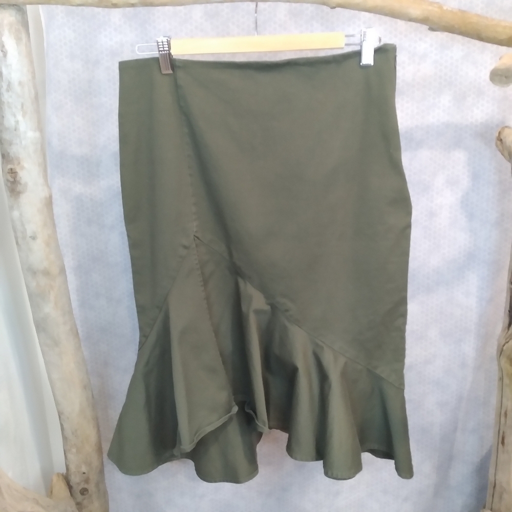 Lord & Taylor olive green asymmetrical tulip ruffle skirt in size 10. EUC